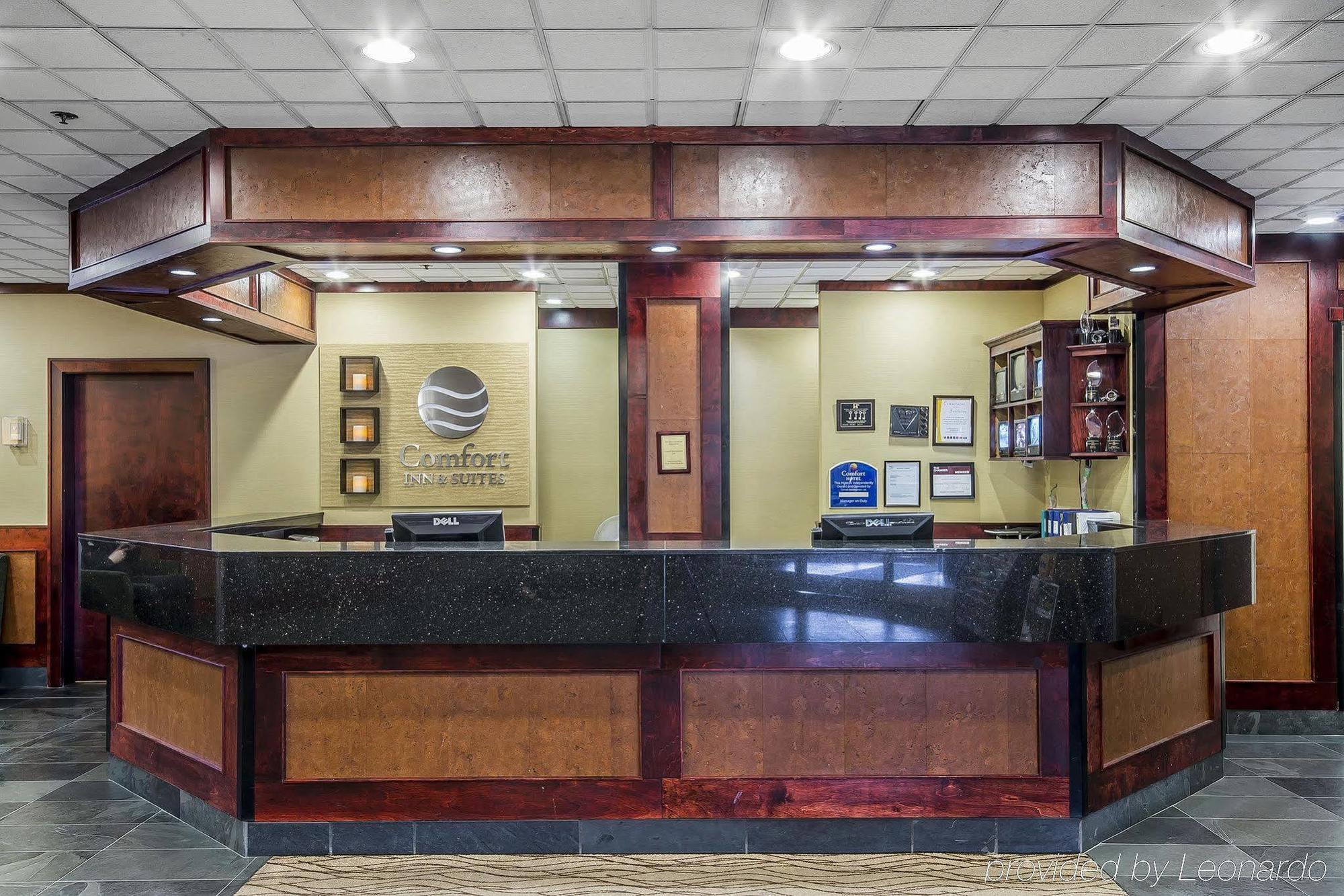 Comfort Inn & Suites Victoria Bagian luar foto